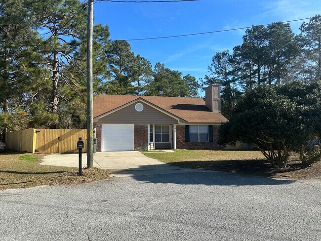 610 Honey Creek Ln in Hinesville, GA - Building Photo - Building Photo
