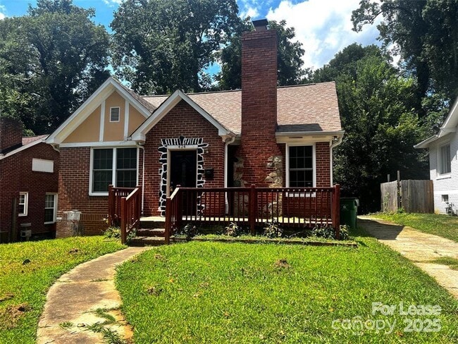 property at 424 Woodvale Pl