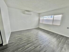 11634 Cedar Ave in Hawthorne, CA - Building Photo - Building Photo