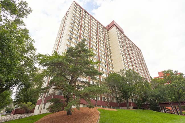 Garneau Towers Apartments in Edmonton, AB - Building Photo