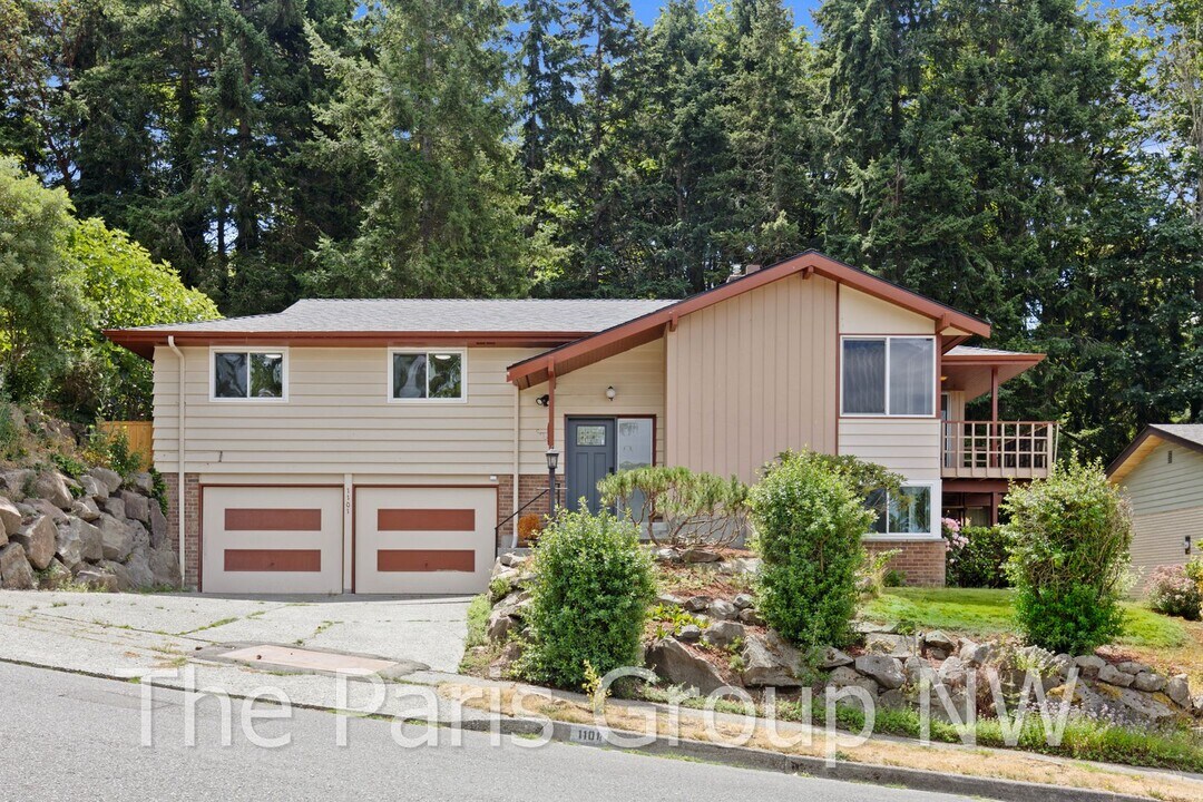 1101 NW 196th St in Shoreline, WA - Building Photo