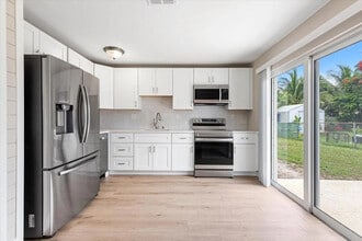 9265 Bloomfield Dr in Palm Beach Gardens, FL - Building Photo - Building Photo
