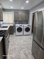 17111 Oakwood Ave in Lansing, IL - Building Photo