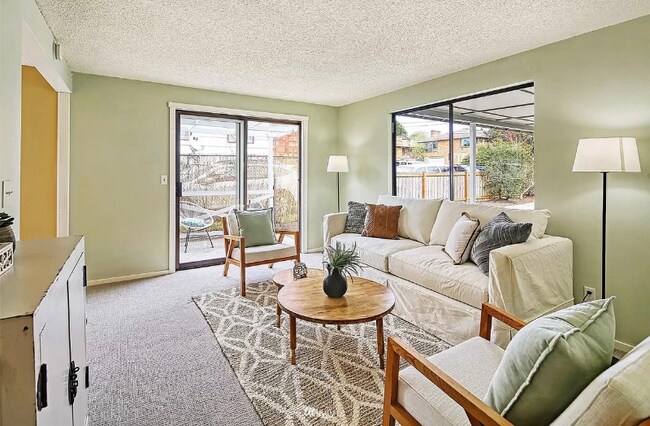 6227 6th Ave NW in Seattle, WA - Foto de edificio - Building Photo