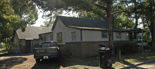 319 NW 15th Ter in Gainesville, FL - Foto de edificio - Building Photo