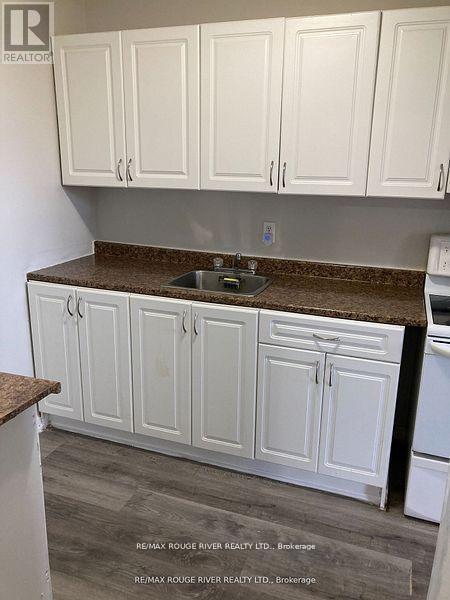 560 Bloor St E in Oshawa, ON - Building Photo - Building Photo