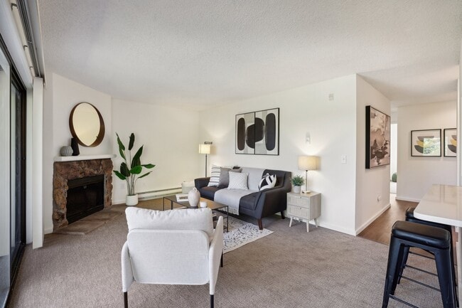 4177 W Lake Sammamish Pkwy SE in Bellevue, WA - Building Photo - Building Photo