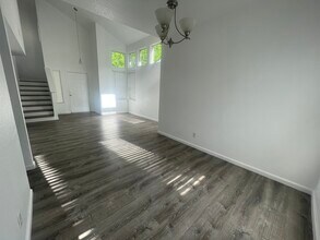 4939 Pine Nut Way in Sacramento, CA - Building Photo - Building Photo