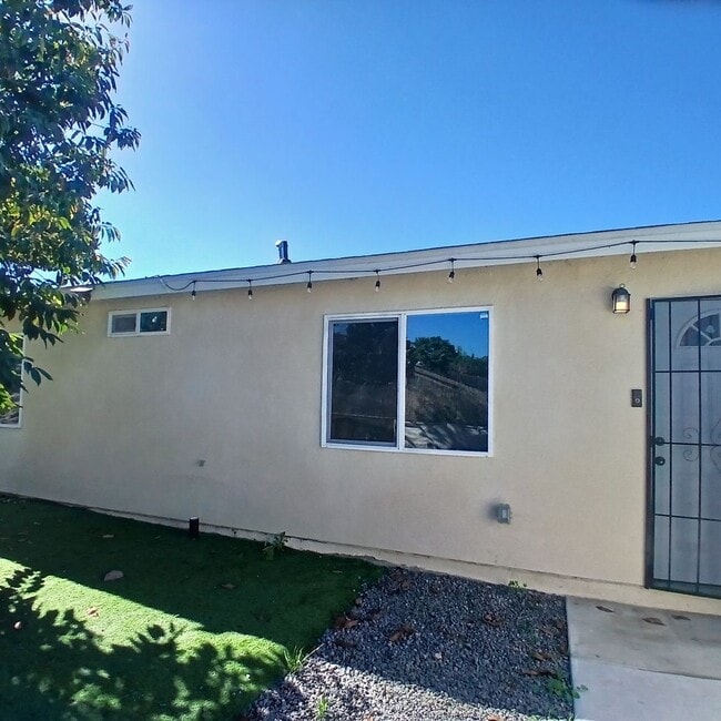 5833 Greycourt Ave in San Diego, CA - Building Photo - Building Photo