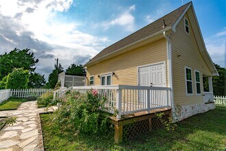 404 N Meyersville Rd in Brenham, TX - Building Photo - Building Photo