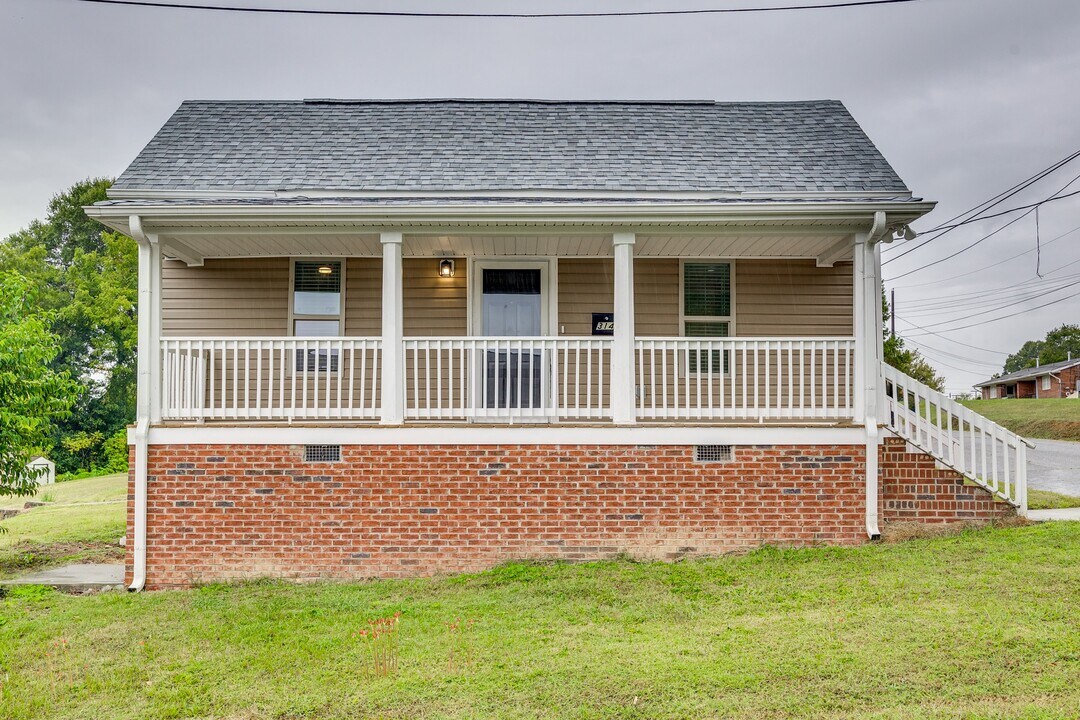 314 S Government St in Lincolnton, NC - Building Photo