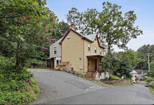 707 Wilson Ave in Sykesville, MD - Building Photo - Building Photo