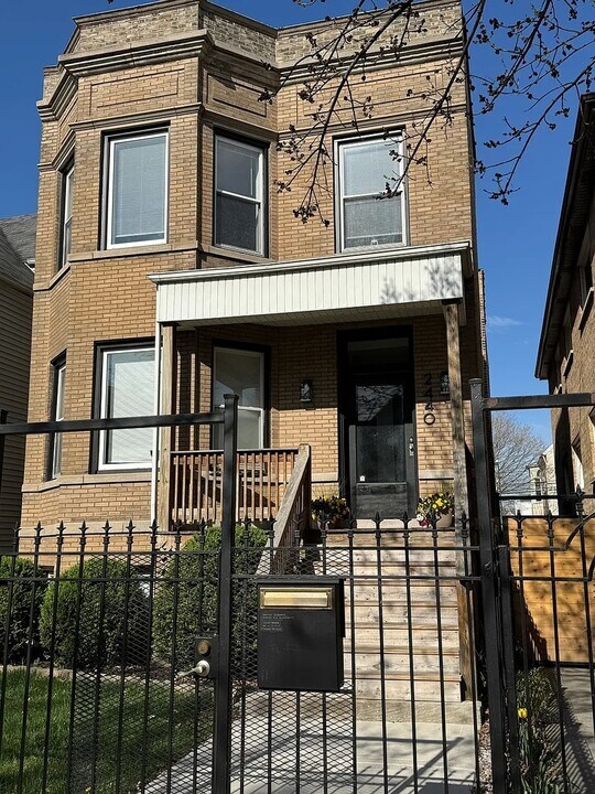 2440 N St Louis Ave in Chicago, IL - Building Photo