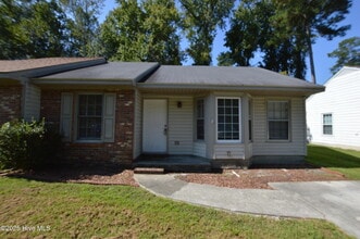 1955 Rolling Ridge Dr in Jacksonville, NC - Building Photo - Building Photo
