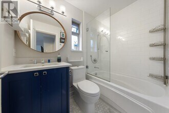 3036-3036 W 4th Ave in Vancouver, BC - Building Photo - Building Photo