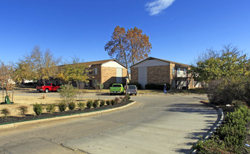 Meadow Ridge Apartments in Midwest City, OK - Building Photo - Building Photo