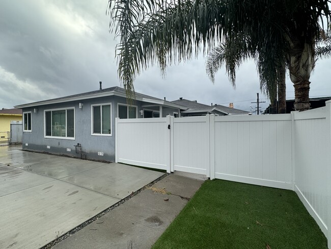 4214 Abner St, Unit 4218 in Los Angeles, CA - Building Photo - Building Photo