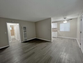 1570 Henderson Ave in Long Beach, CA - Building Photo - Building Photo