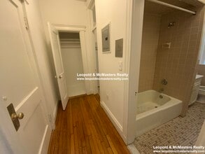 99 Warren St, Unit 16 in Boston, MA - Foto de edificio - Building Photo