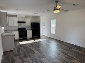 39141 Bay Ave in Zephyrhills, FL - Building Photo - Building Photo