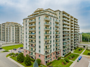 The Azalea at Royal Gardens in Burlington, ON - Building Photo - Building Photo