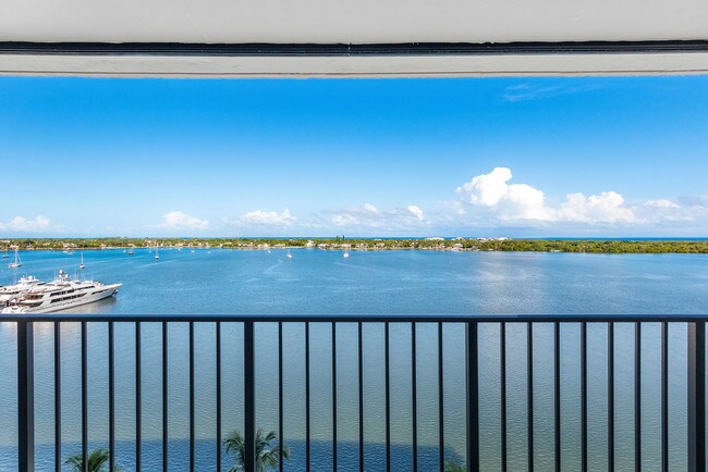 130 Lakeshore Dr-Unit -1021 in North Palm Beach, FL - Building Photo - Building Photo