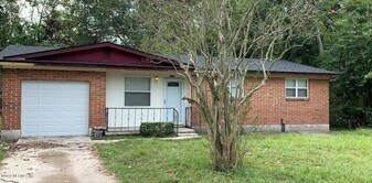 7112 Luke St in Jacksonville, FL - Building Photo