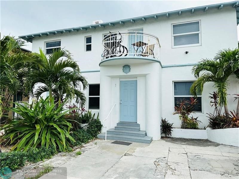 7910 Abbott Ave in Miami Beach, FL - Building Photo