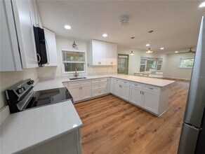 8481 S Great Oaks Dr in Floral City, FL - Building Photo - Building Photo