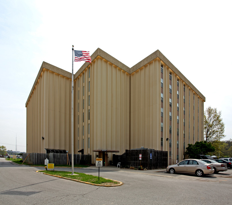 Sunflower Apartments in Shawnee, KS - Foto de edificio