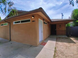 4864 E University Ave in Fresno, CA - Building Photo