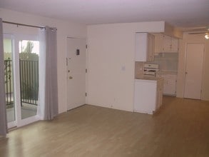 11628 Mayfield Ave in Los Angeles, CA - Building Photo - Building Photo