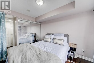 2391-2391 Central Park Dr in Oakville, ON - Building Photo - Building Photo