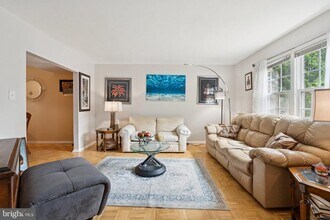8406 Thompson Rd in Annandale, VA - Building Photo - Building Photo