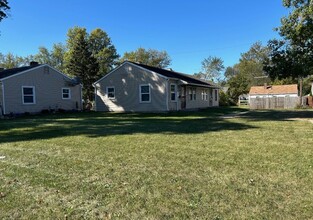 Anthony Wayne Villas and Flats in Fort Wayne, IN - Foto de edificio - Building Photo