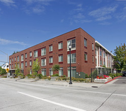 Town Center Station in Happy Valley, OR - Foto de edificio - Building Photo