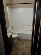 2212 Piper Plz, Unit 3 in Burlington, IA - Building Photo - Building Photo