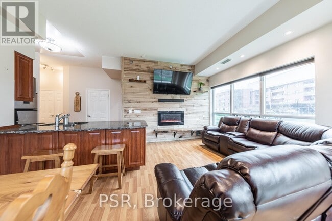 60 Fairfax Crescent in Toronto, ON - Building Photo - Building Photo