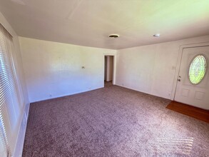 1666 10th St in Oroville, CA - Foto de edificio - Building Photo