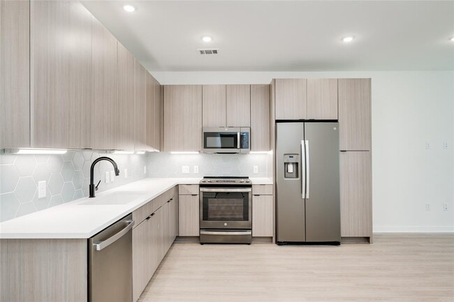 4802 S Congress Ave in Austin, TX - Building Photo - Building Photo