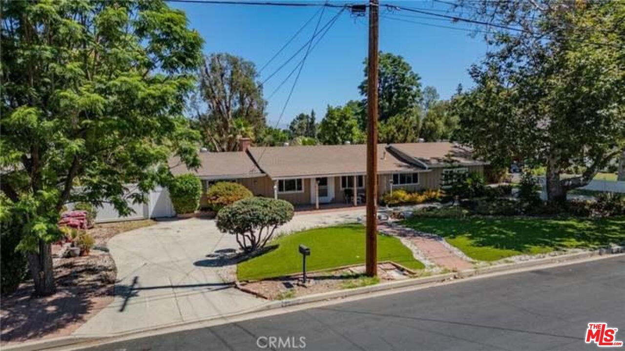 22717 Miranda St in Los Angeles, CA - Building Photo