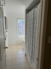 21 Denbury Ct in Whitby, ON - Building Photo - Building Photo