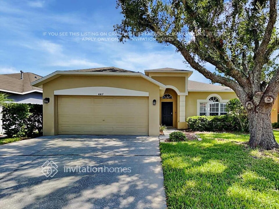 4417 Tarkington Dr in Land O Lakes, FL - Foto de edificio