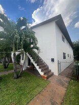 471 E 13th St in Hialeah, FL - Building Photo