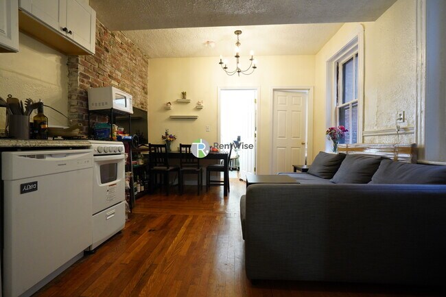 72 Revere St in Boston, MA - Foto de edificio - Building Photo