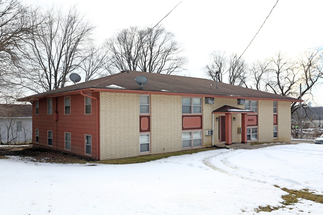 8520 Clark St in Clive, IA - Foto de edificio - Building Photo