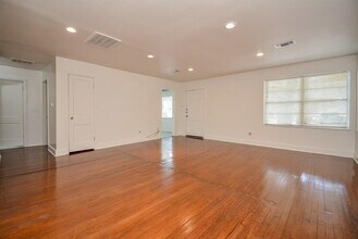 4710 Mayfair St in Bellaire, TX - Building Photo - Building Photo