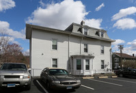 28 Otis St in Norwich, CT - Foto de edificio - Building Photo