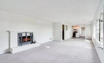 83 Crystal View Cir in Burnsville, MN - Building Photo - Building Photo
