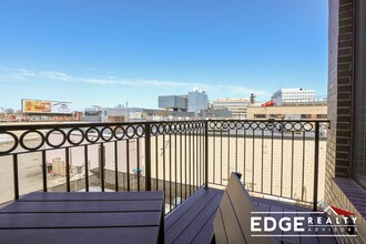 9 Glencoe St, Unit 303 in Boston, MA - Foto de edificio - Building Photo